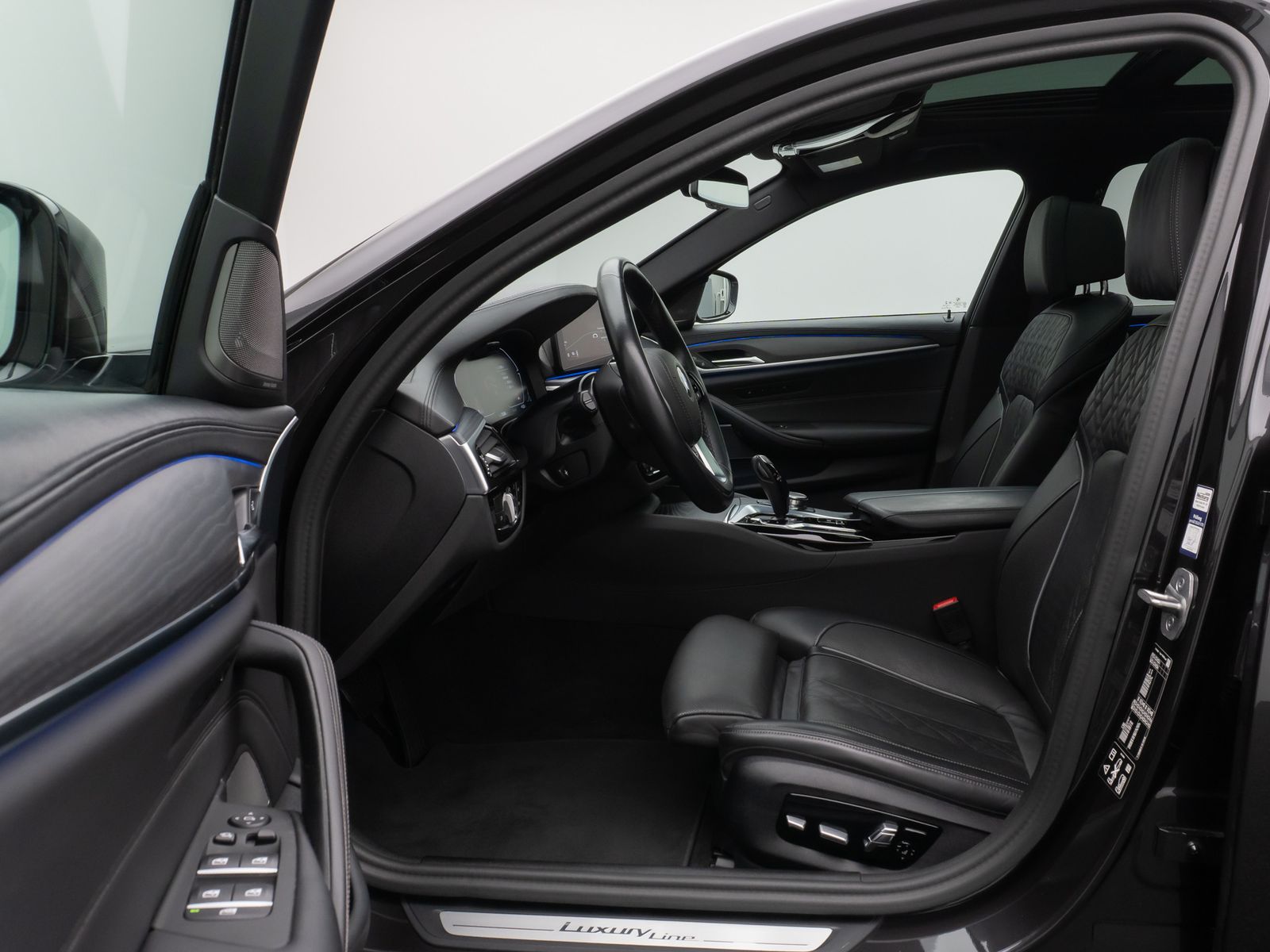 Fahrzeugabbildung BMW 540d xD LuxuryLine Panorama Laser Kamera HUD H/K