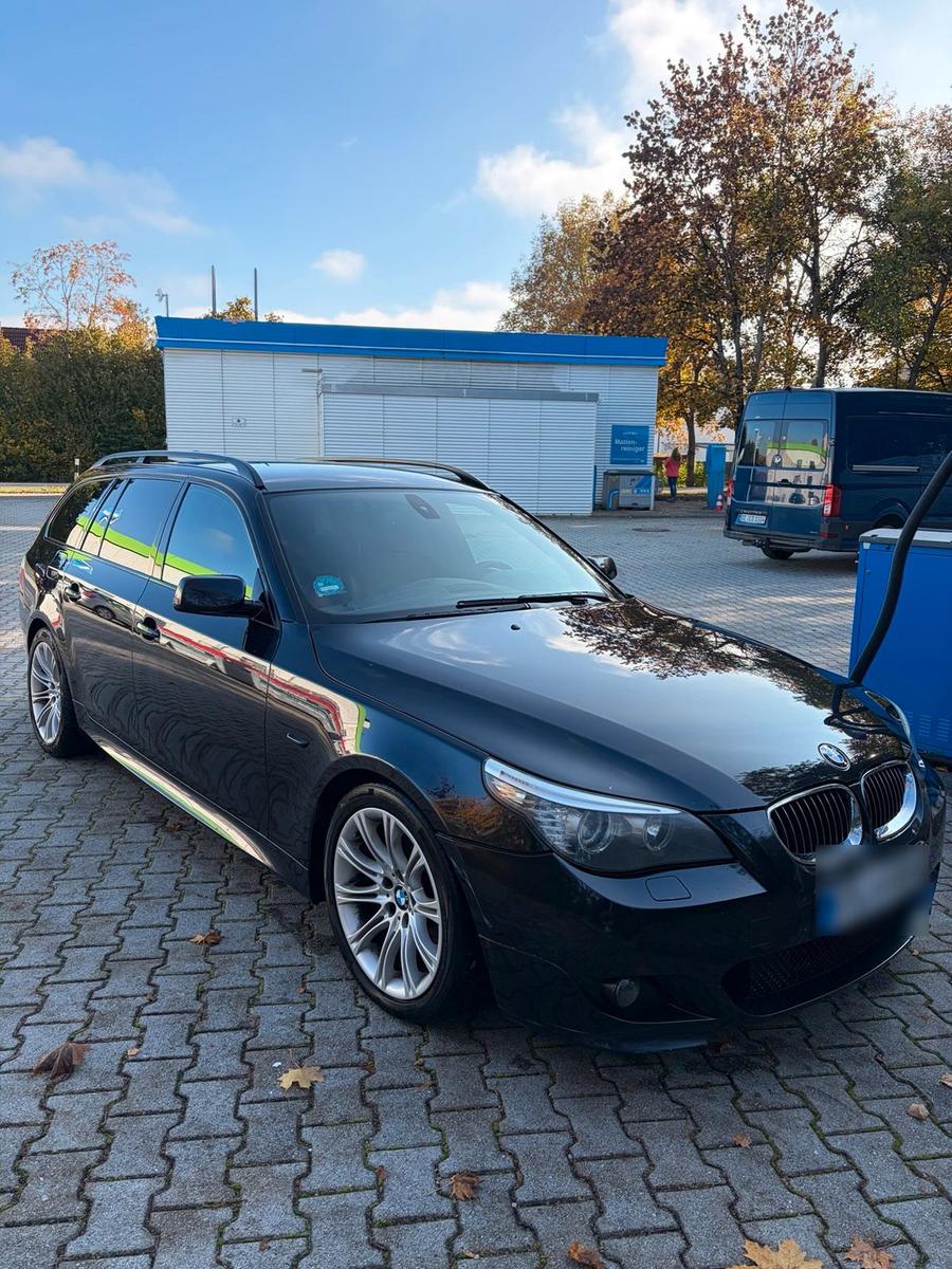 BMW 525 2009 — rear view
