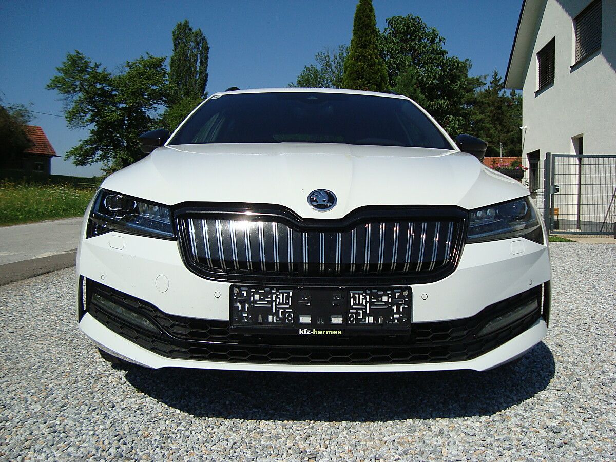 Skoda Superb Kombi IV Sportline DSG 1-Hand Voll !!