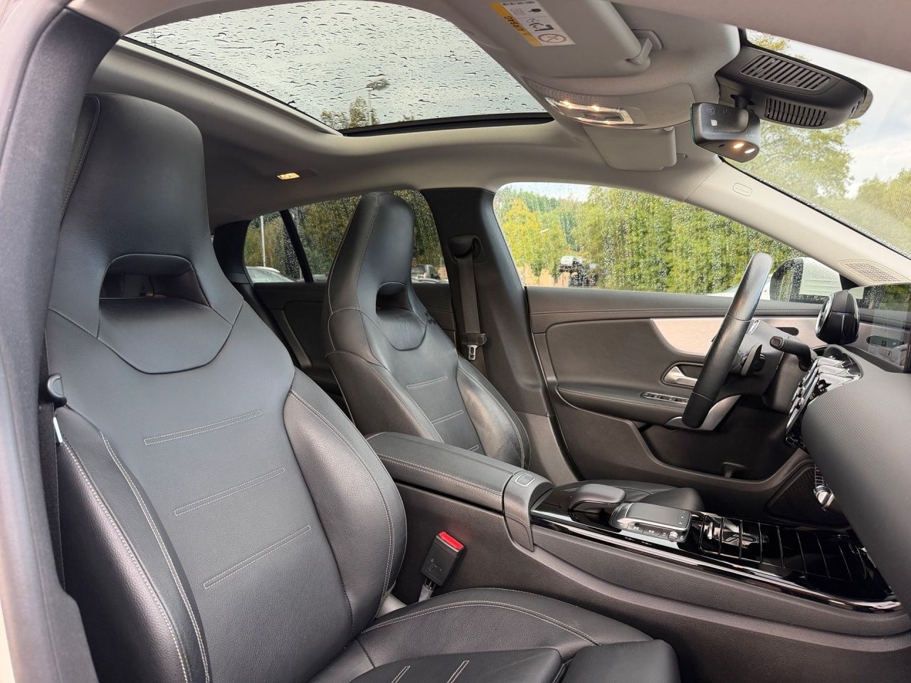 Fahrzeugabbildung Mercedes-Benz CLA 180 SB AHK+MULTIB+STNDHZ+PANO+AMBIENTE+KAMER