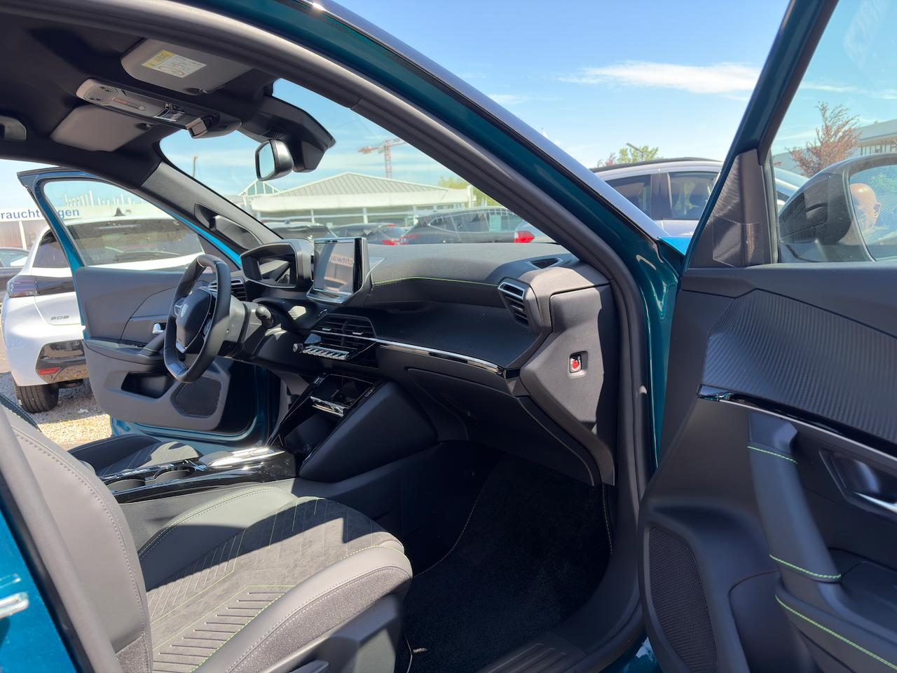 Peugeot 2008 GT Hybrid 145 e-DSC6 Alcantara-Paket*Grip