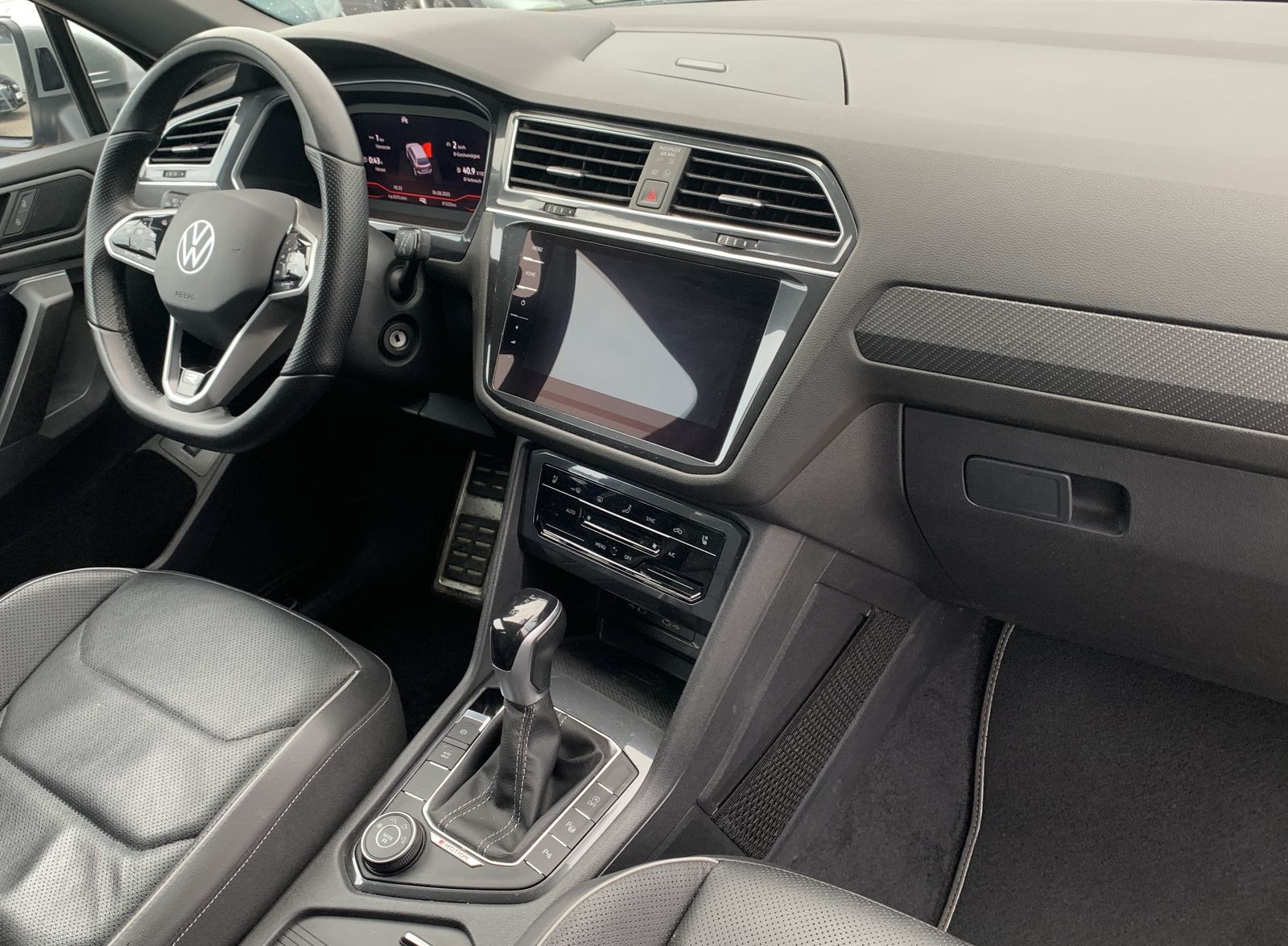 Fahrzeugabbildung Volkswagen Tiguan Allspace 2.0 TDI*R-Line*4Motion*AHK*Leder