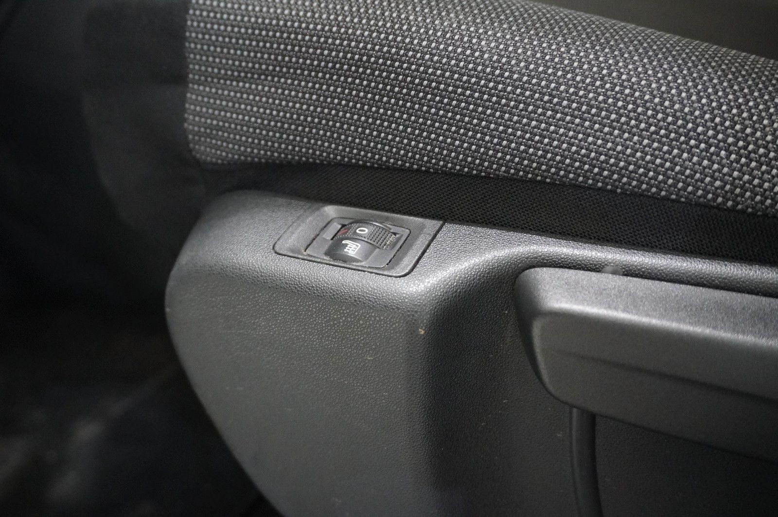 Fahrzeugabbildung Citroën C3 Aircross 1.2 FEEL NAVI/LED/SHZ/PDC/TEMP./AHK