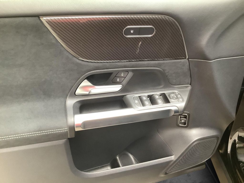 Mercedes-Benz GLB 200 d 4MATIC AMG+NIGHT+19''+KEYLESS+MULTIEBA foto 7