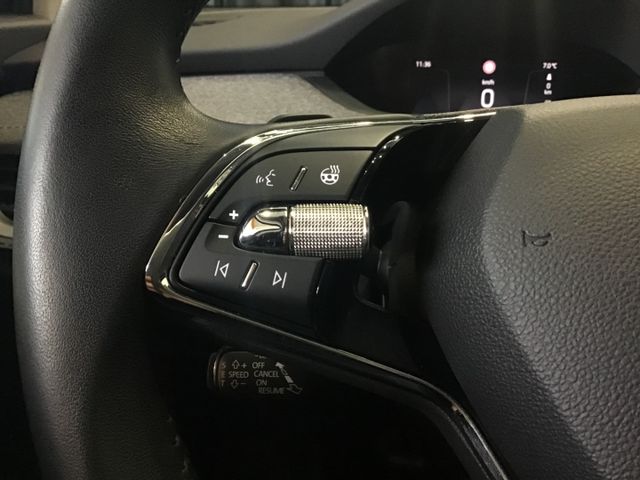 Fahrzeugabbildung Skoda Enyaq 60 Wärmepumpe/Navi/SHZ/Kamera/ACC/Keyless