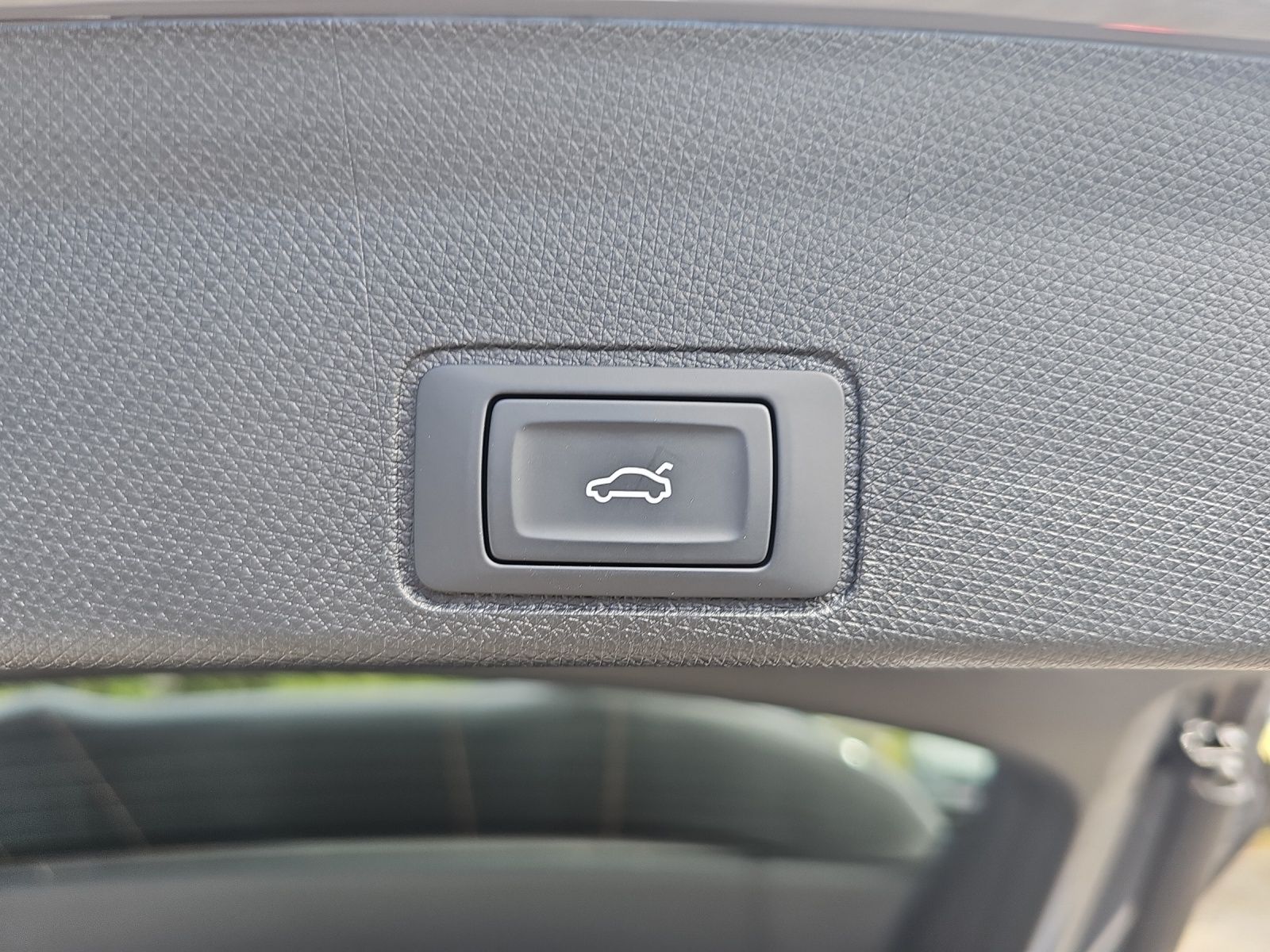 Fahrzeugabbildung CUPRA Terramar 1.5 eTSI DSG ACC LED NAVI