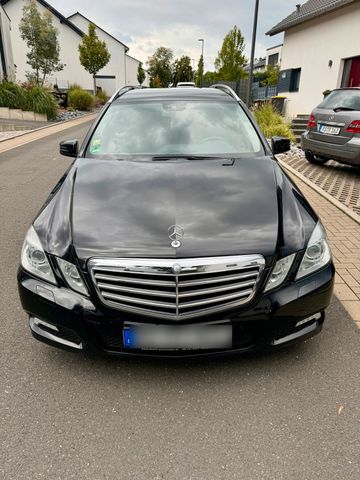 Mercedes-Benz E 300/350CDI T- Model BlueEF...