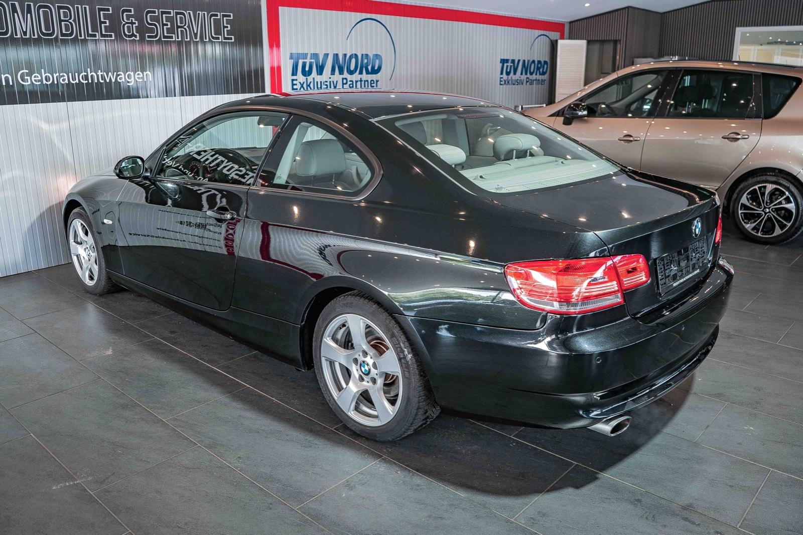 BMW 320i COUPÉ 2.0 170ch BVA Sièges chauffants cuir PDC Historique BMW présent - 1ERE MAIN