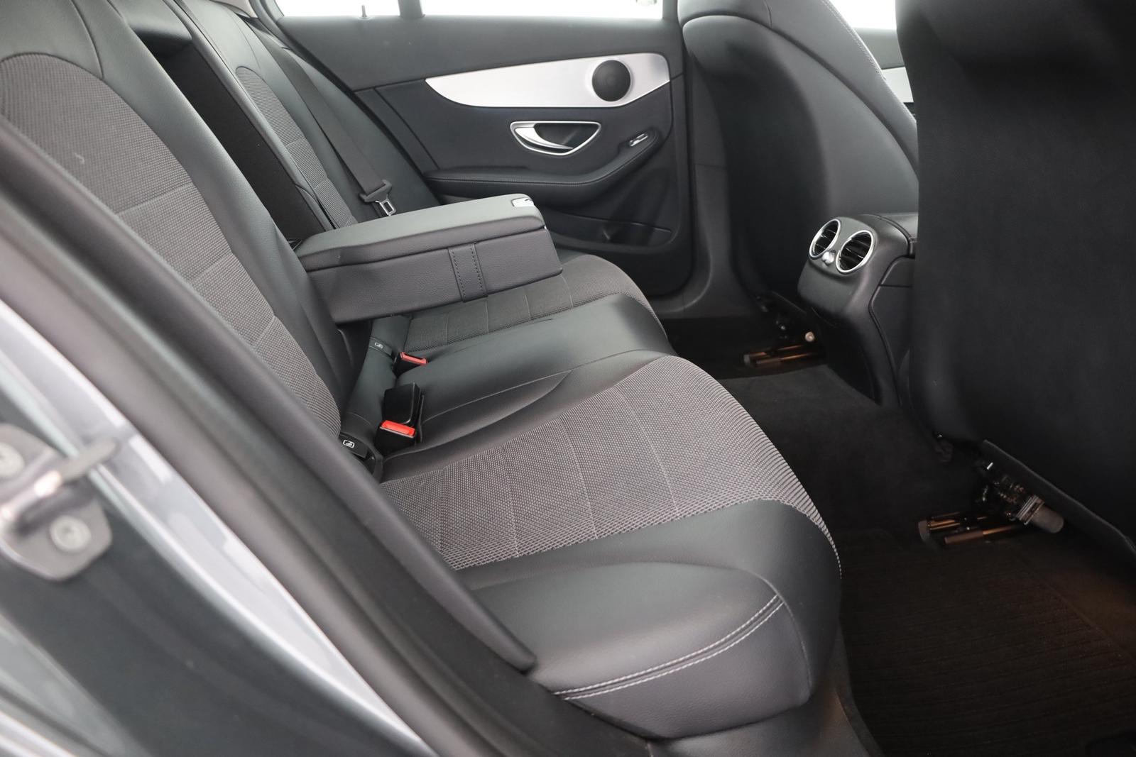 Mercedes-Benz C180 T CGI Avantgarde LED Navi Sitzheizung PDC