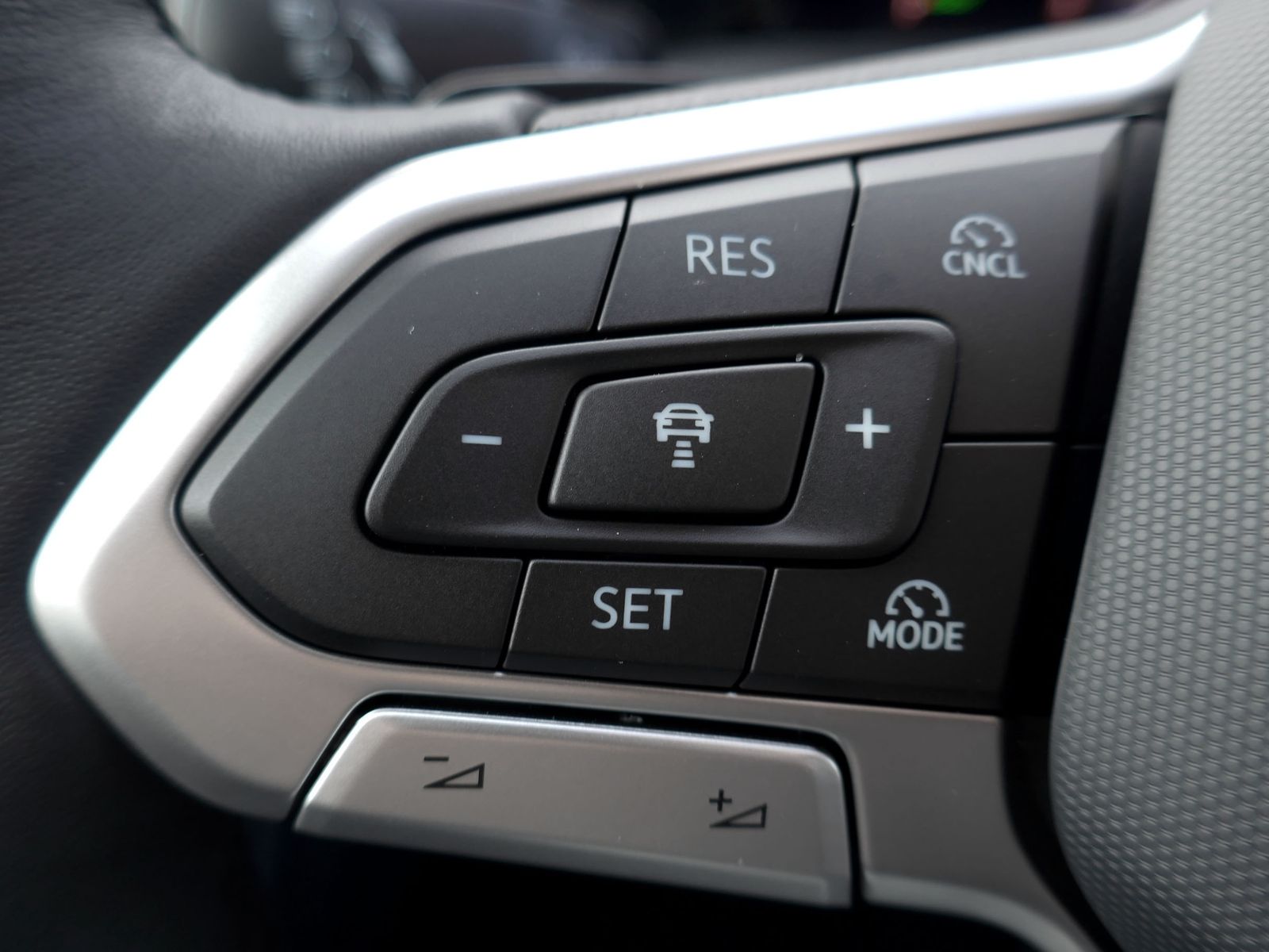 Fahrzeugabbildung Volkswagen Golf VIII Style 1.5 eTSI DSG | LED RFK ACC Navi