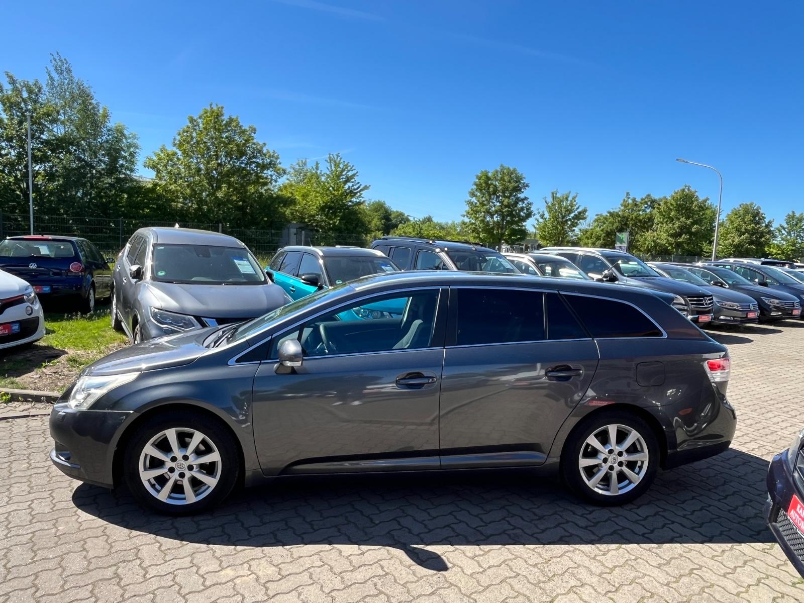 Toyota Avensis 2011 — photo 7