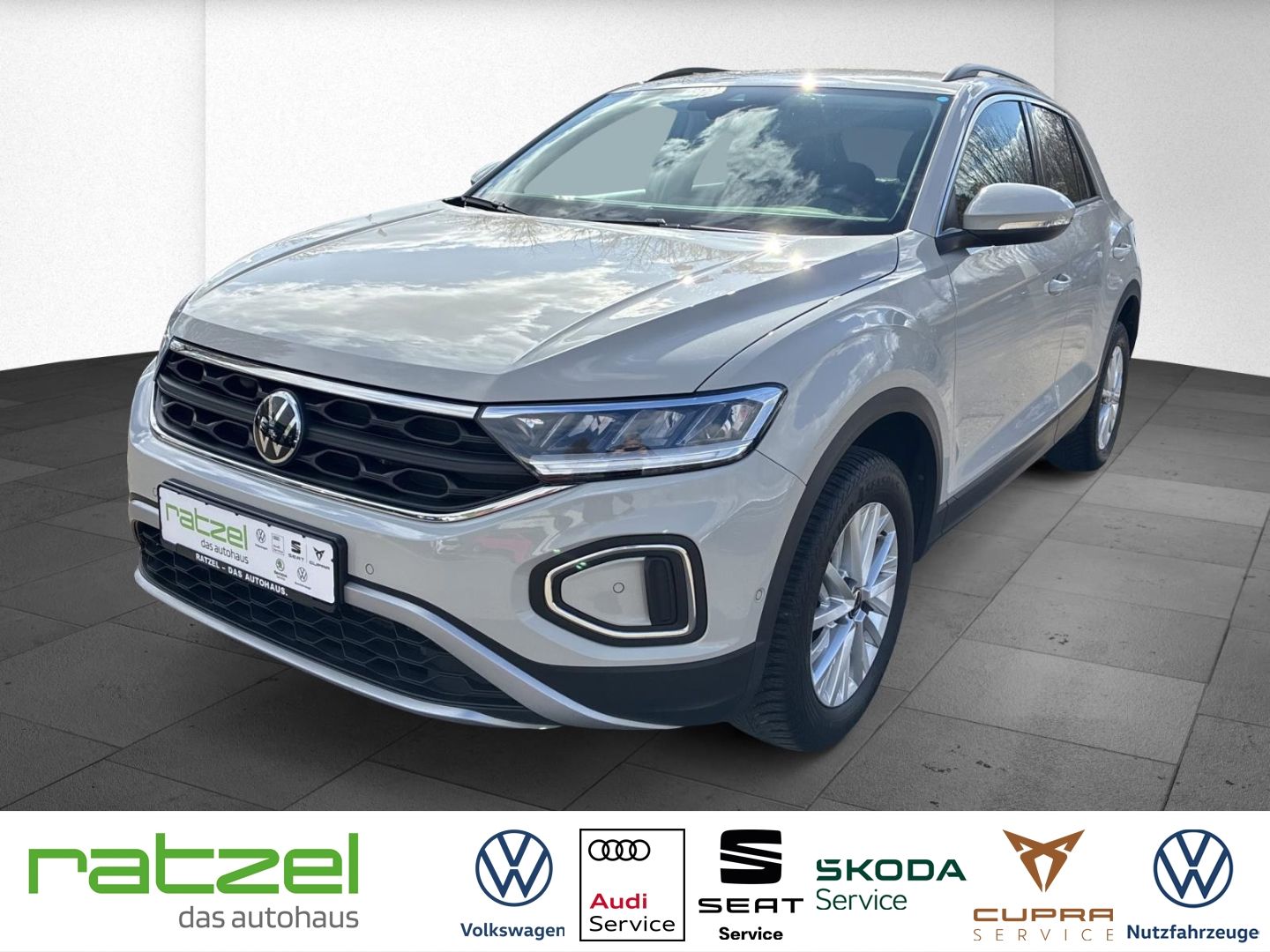 Fahrzeugabbildung Volkswagen T-Roc 1.5 TSI Life Digitales Cockpit LED DAB SHZ