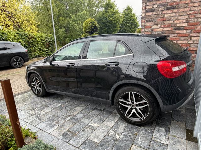 MERCEDES-BENZ Mercedes-Benz GLA 180 (02/2019) abzugeben ...