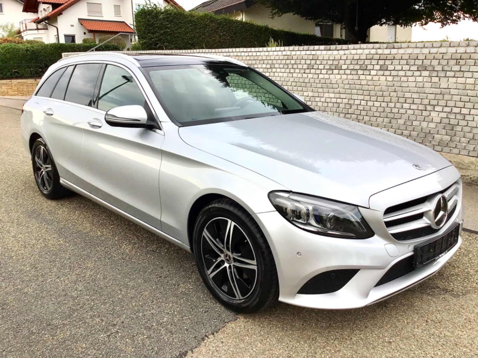 Mercedes-Benz C180 T-9G Avantg.NIGHT*LED*PANOR*VIRTUAL*KAM*AHK