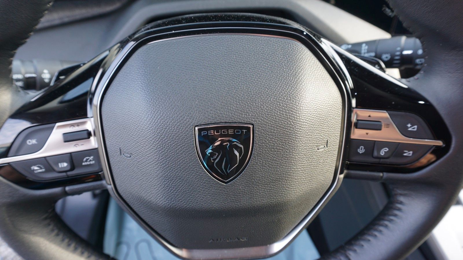 Fahrzeugabbildung Peugeot 308 SW Hybrid 180 Allure T.Leder,Navi,LED,SH,Kam