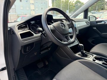 Volkswagen Touran - 12