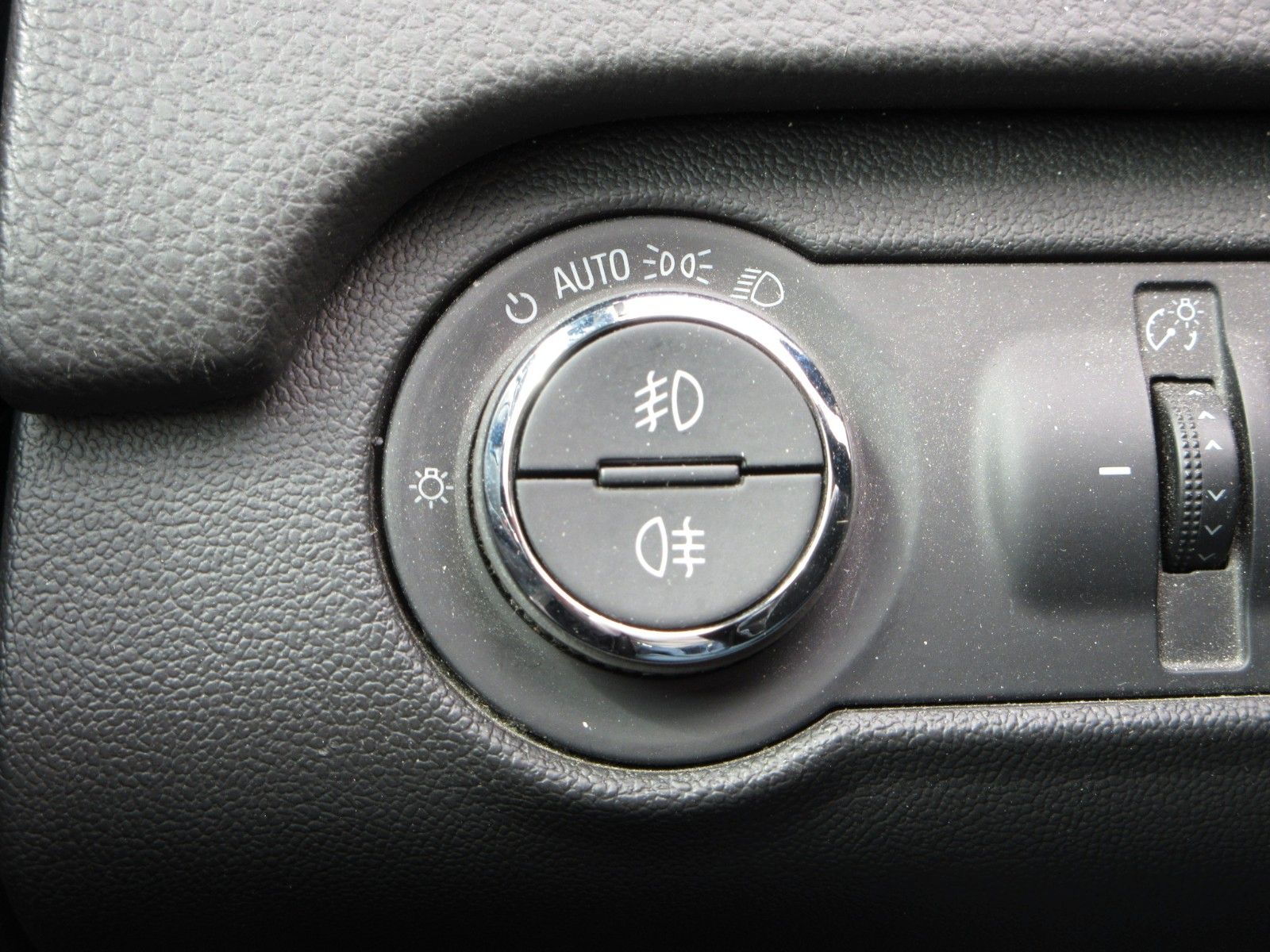 Fahrzeugabbildung Opel Insignia A ST 2.0CDTI Innovatio LED/NAVI/PDC/AHK
