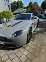 Aston Martin V12 Vantage - Aston Martin V12 Vantage: Coupé