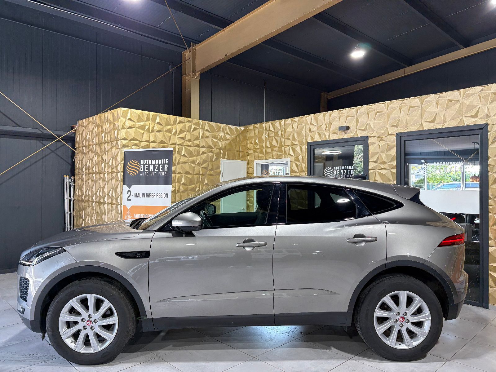 Fahrzeugabbildung Jaguar E-PACE S/NAVI/KAMERA/APPLE/ACC/SHZ/KLIMA/TOTWINK