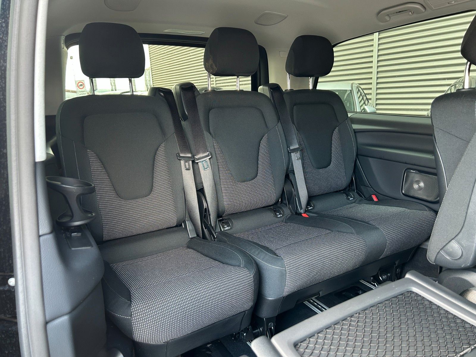Fahrzeugabbildung Mercedes-Benz V 220 d STYLE AHK2,5to DISTRONIC 360 MULTIBEAM