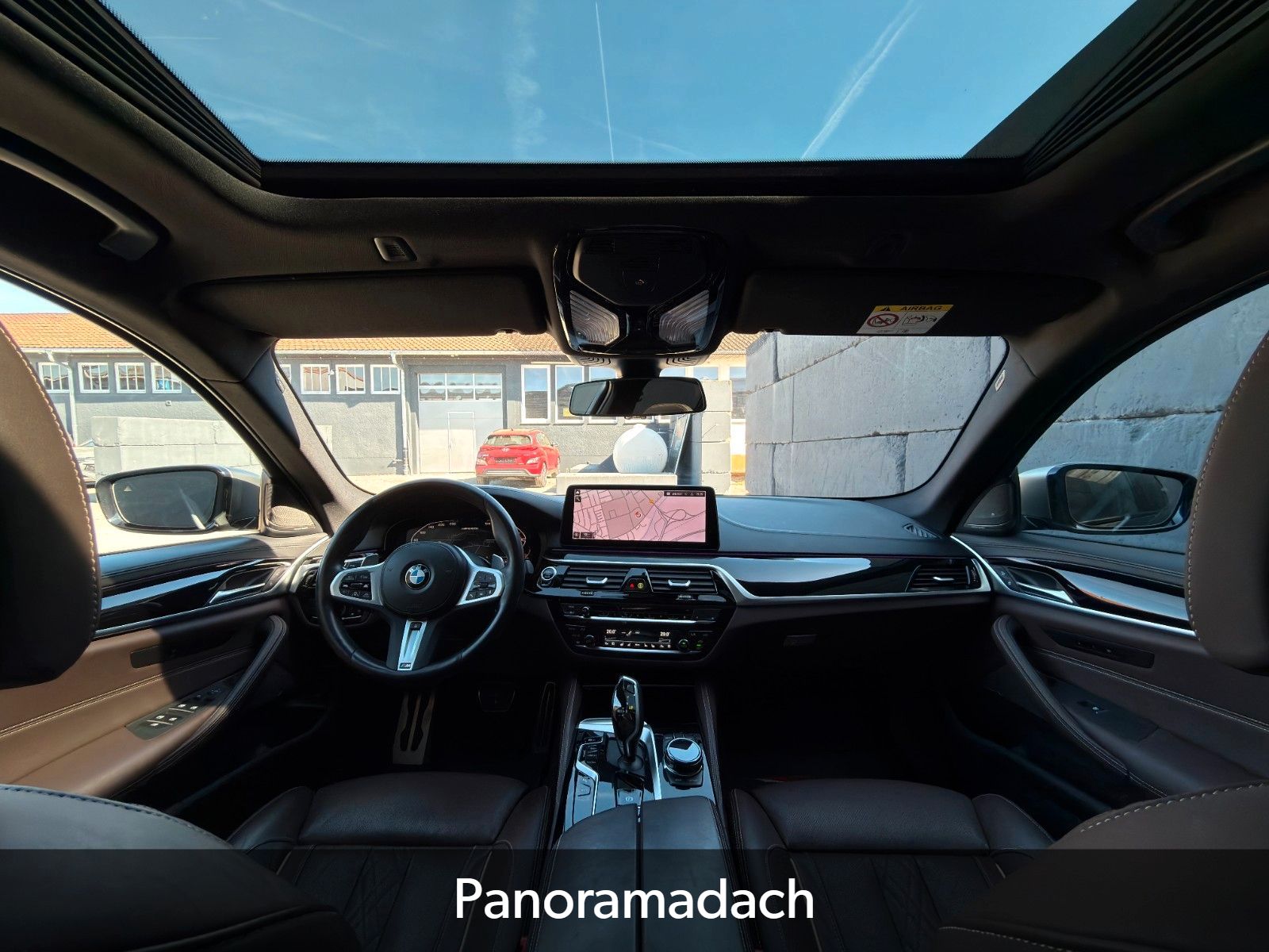 Fahrzeugabbildung BMW M550i xDr AHK SHD StHzg Nappa SBL H&K HuD DrProf
