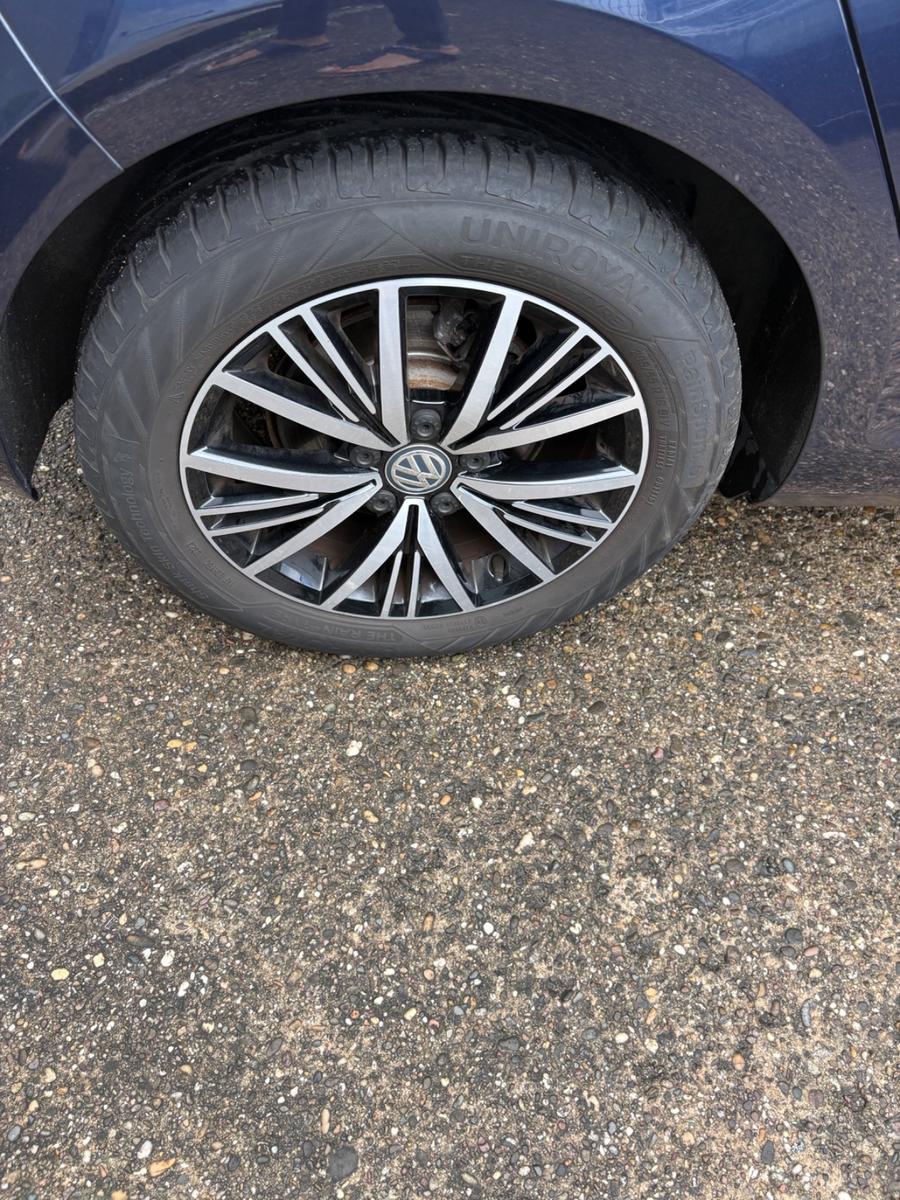 Volkswagen Golf VII Lim Allstar BMT Navi Klimaautomatik Alu