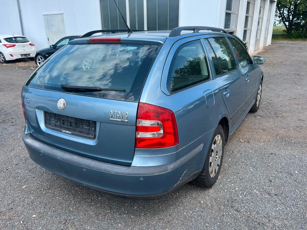 Škoda Octavia Combi 2.0 TDI PD DPF Elegance - Bild 4