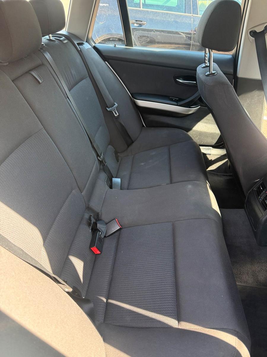 BMW 318 2011 — photo 13