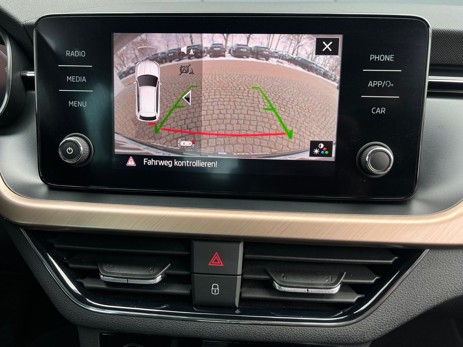 Fahrzeugabbildung SKODA Kamiq Style 1.5 TSI DSG *AHK, LED, Virtual Cockp