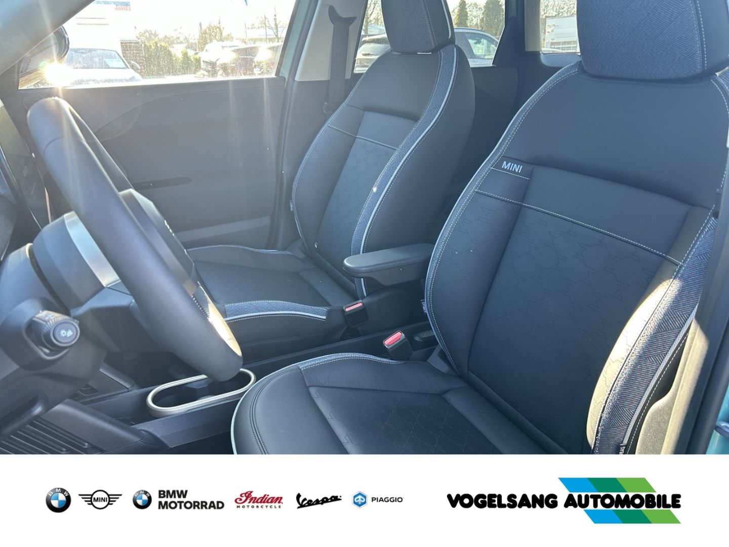 Fahrzeugabbildung MINI Aceman SE Classic Trim,Panodach,HeadUp,19''LMFel