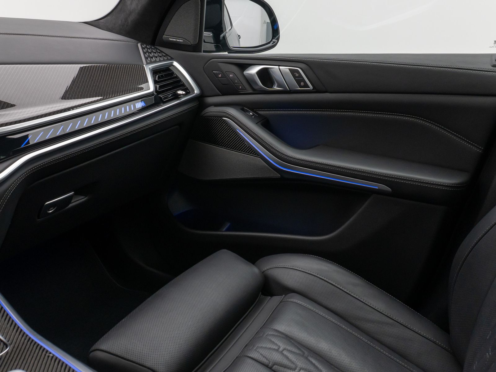 Fahrzeugabbildung BMW X5 M60i 360° HUD H/K SoftCl Panorama Sky Lounge
