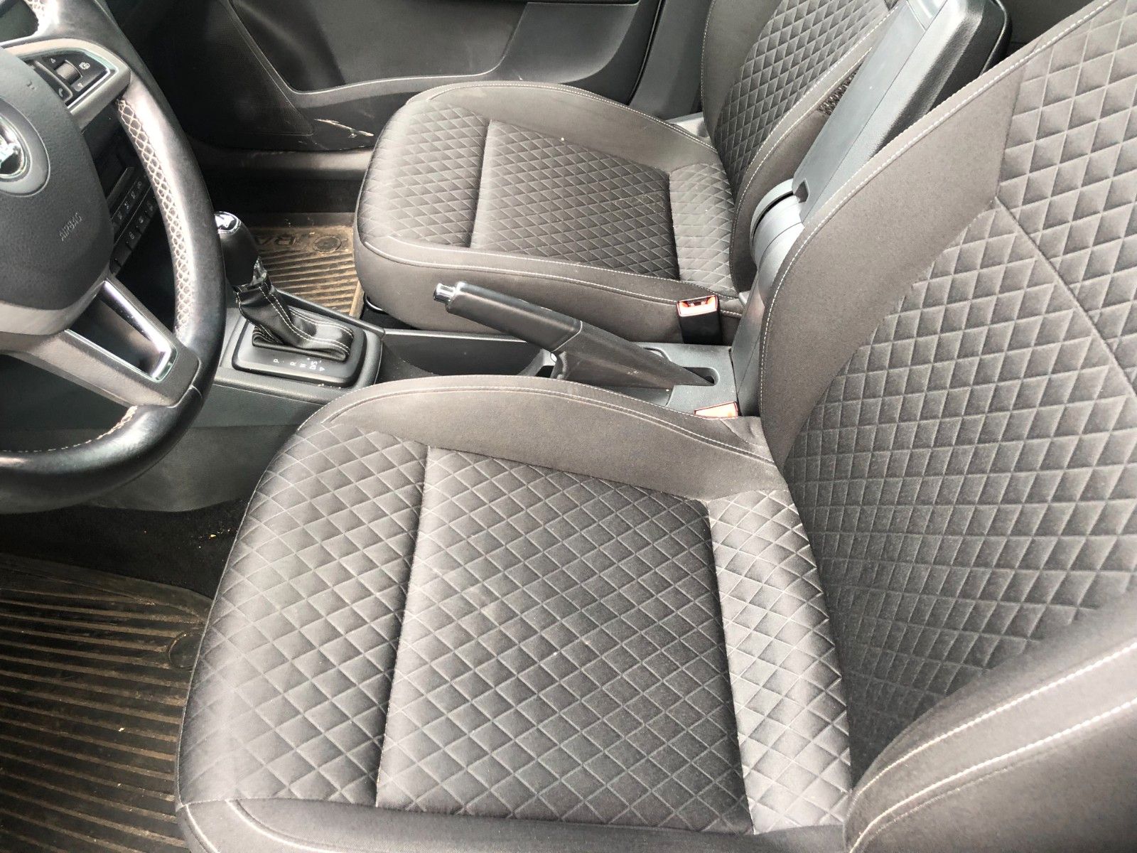 Fahrzeugabbildung SKODA Rapid Spaceback Edition Unfall