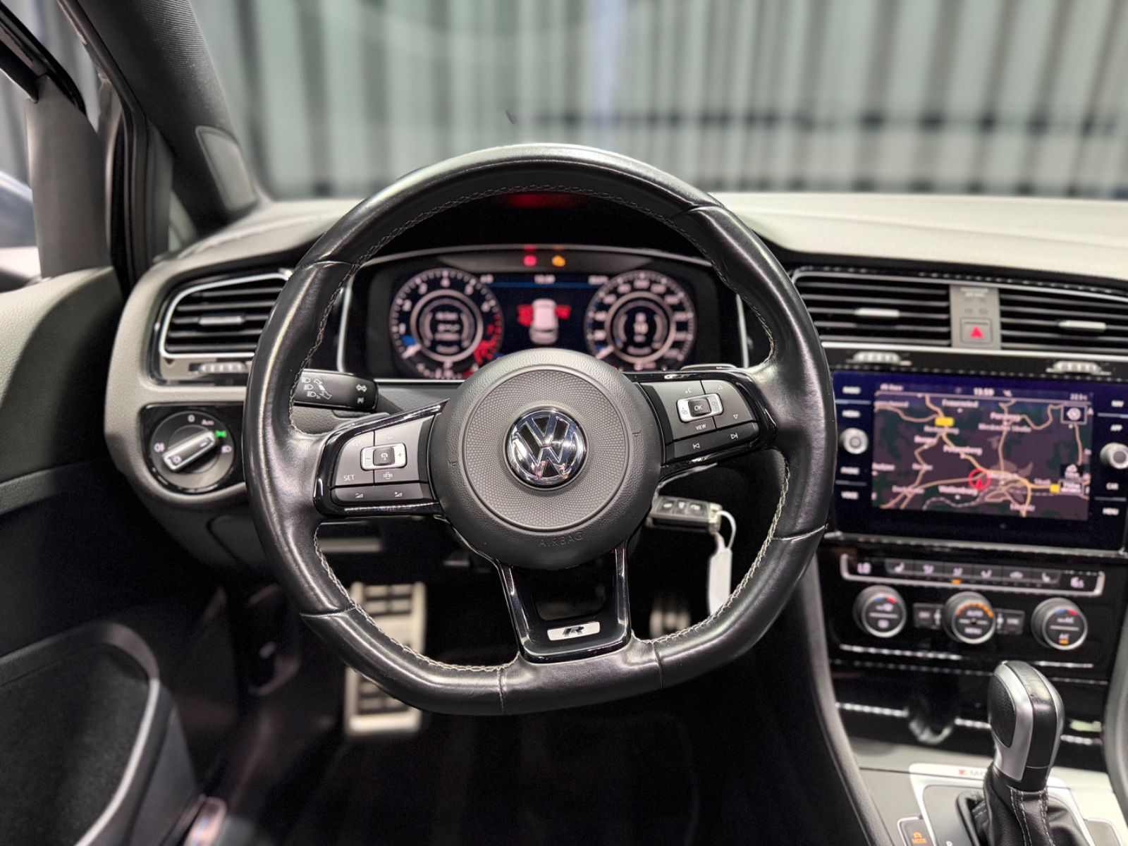 Fahrzeugabbildung Volkswagen Golf VII 2.0 R 4Motion |DSG|VIRTUAL|2.HAND