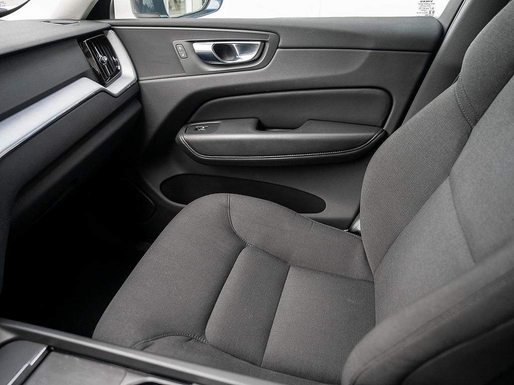 Volvo XC60 B4 Momentum Pro LED SCHEINWERFER ACC KAMERA