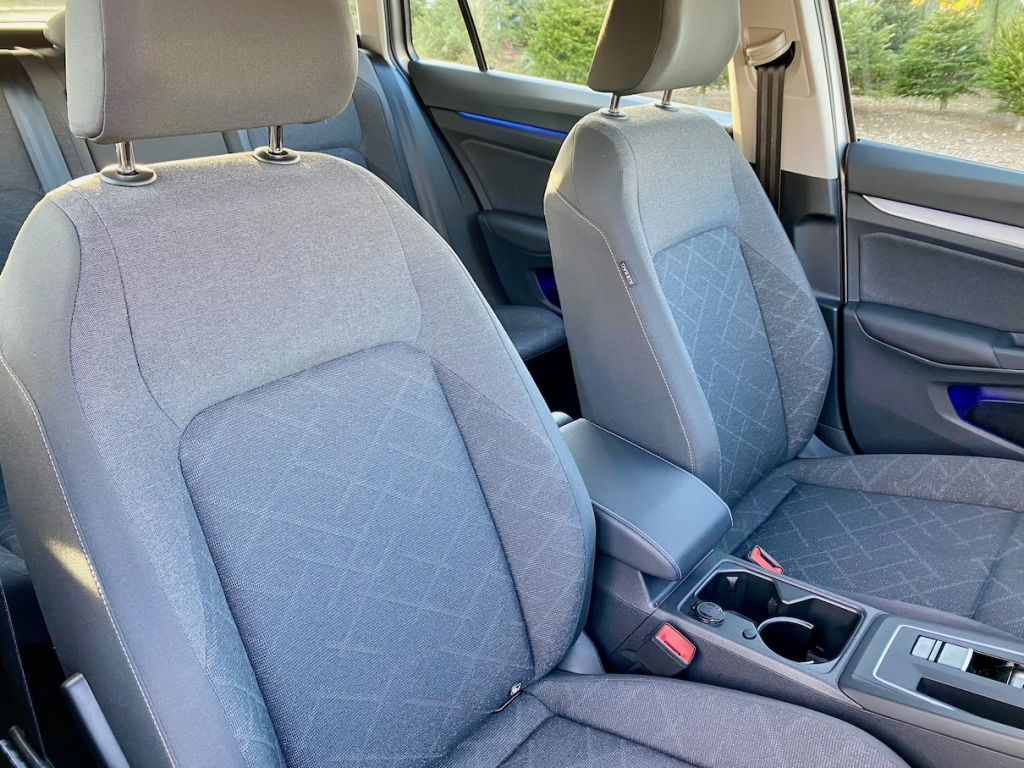 Fahrzeugabbildung Volkswagen Golf Variant 1.5 DSG Life AAC LED SHZ CARPLAY