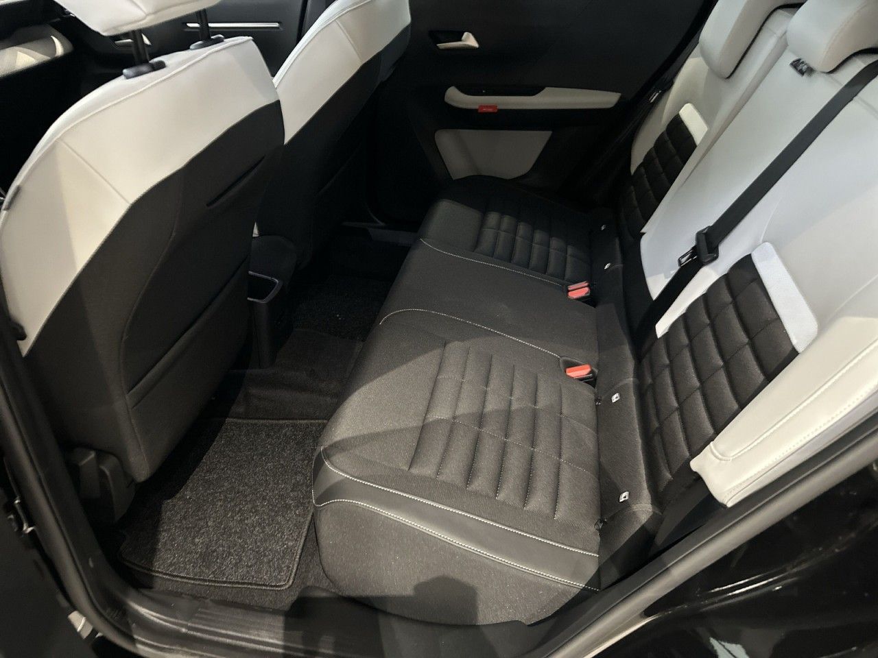 Fahrzeugabbildung Citroën C3 Aircross Turbo 100 PLUS