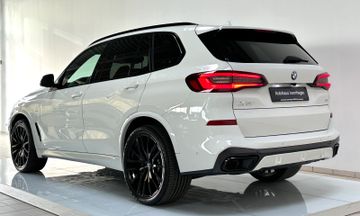 Fahrzeugabbildung BMW X5 xd40i SAG M Sport Kamera Panorama LED HiFi 22