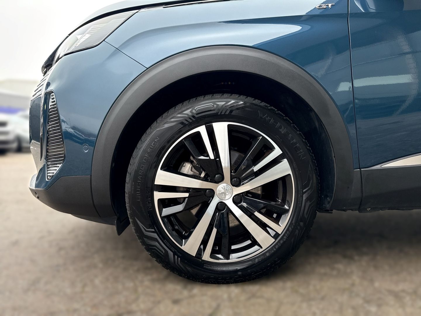 Fahrzeugabbildung Peugeot 3008 Hybrid 136 GT Navi Digitales Cockpit LED AC