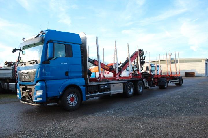 MAN 26.510,6x4,mit HIAB-Loglift F118 S83 u. Anhänger