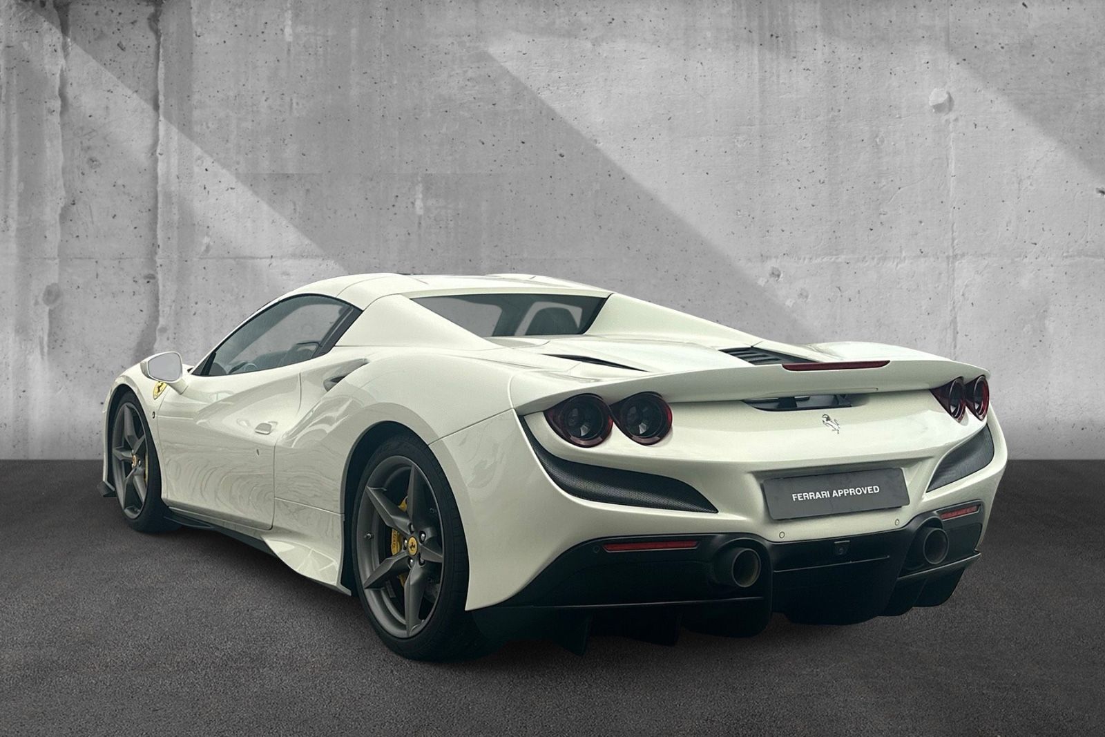Fahrzeugabbildung Ferrari F8 Spider*Dt.Auto*Lift*LED Lenkrad*JBL*Kamera