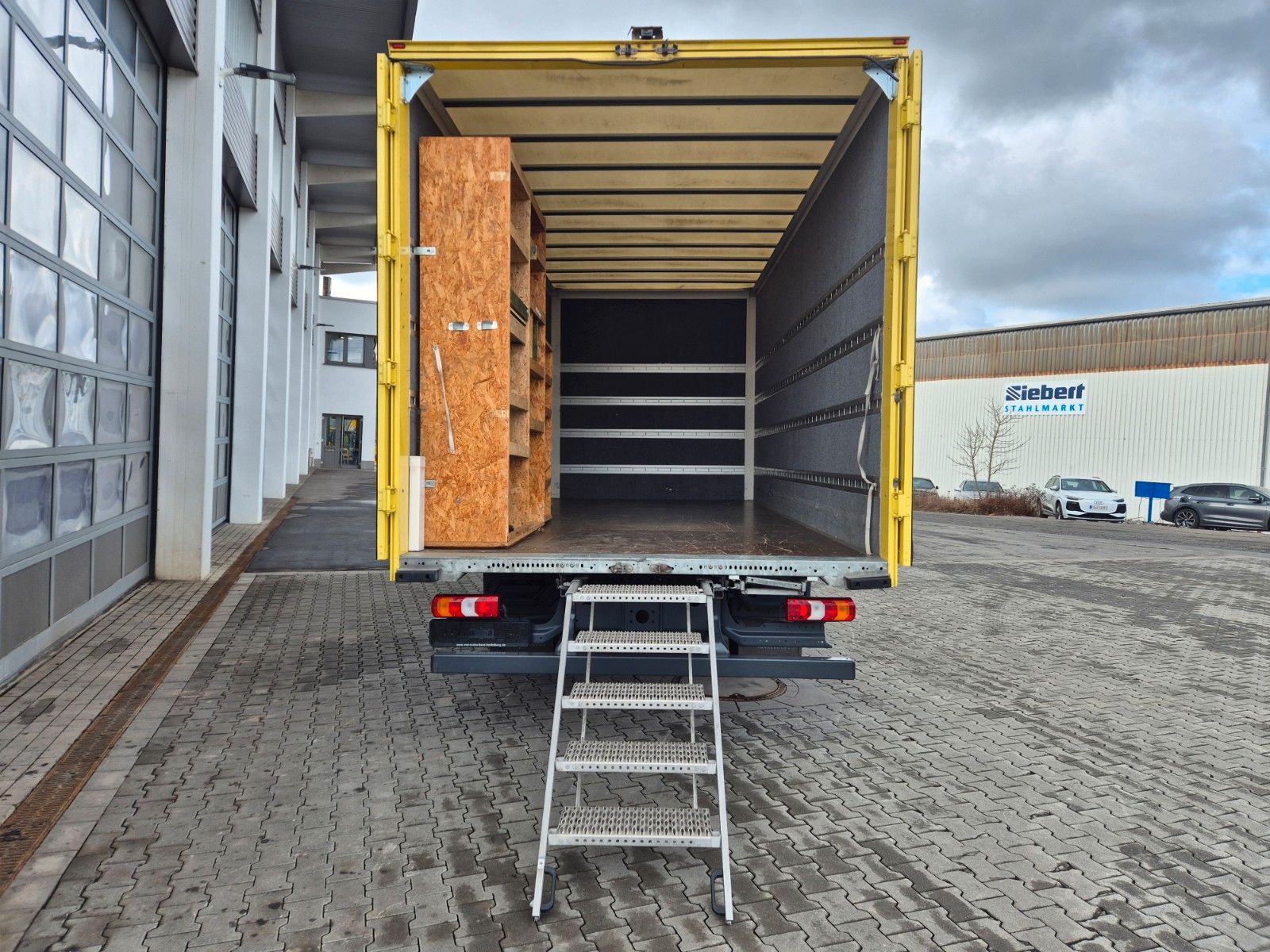Fahrzeugabbildung Mercedes-Benz Atego 816 4x2 Möbelkoffer 3 Sitze