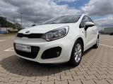 Kia Rio Attract - weiße Kia Rio