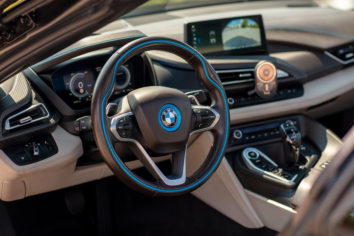 BMW i8 Roadster Basis