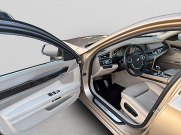 BMW 750 - 11