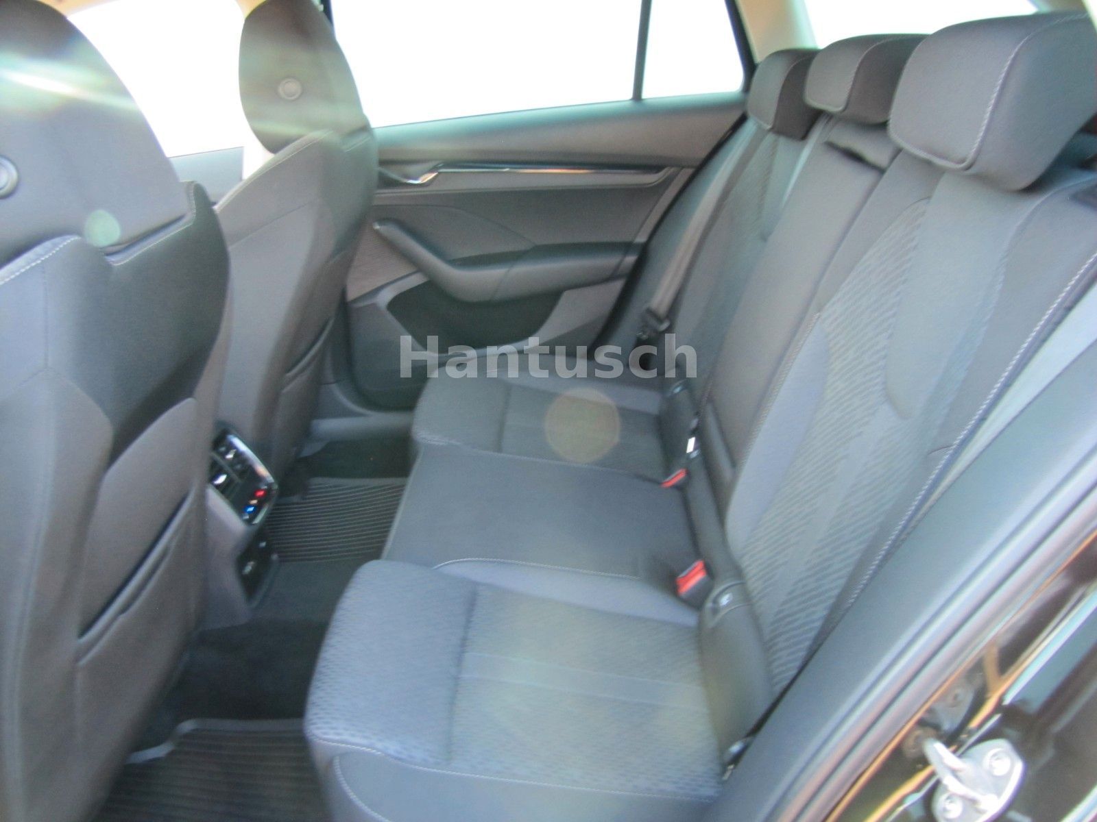 Fahrzeugabbildung SKODA Octavia Combi Clever iV 1.4l TSI DSG