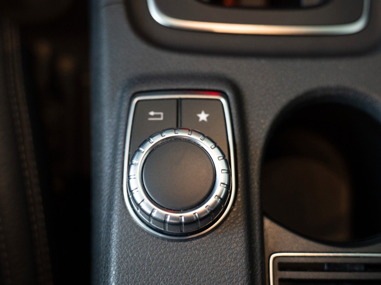 Fahrzeugabbildung Mercedes-Benz CLA 220 Shooting Brake AMG/4x4/AUTOM./KAMERA/LED