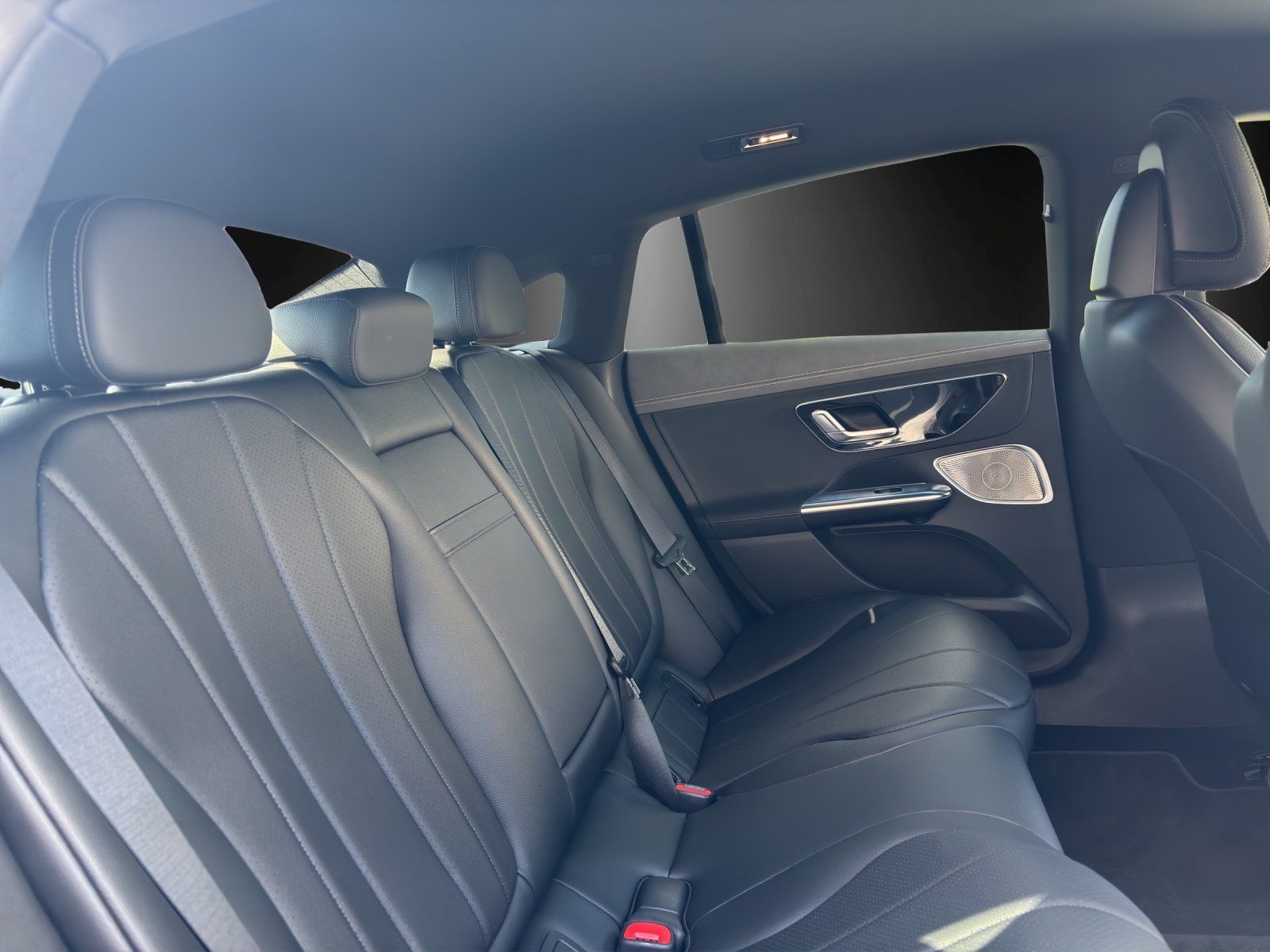 Fahrzeugabbildung Mercedes-Benz EQE 350 AMG Premium DISTRO Memo AIRMATIC 4,5°HAL