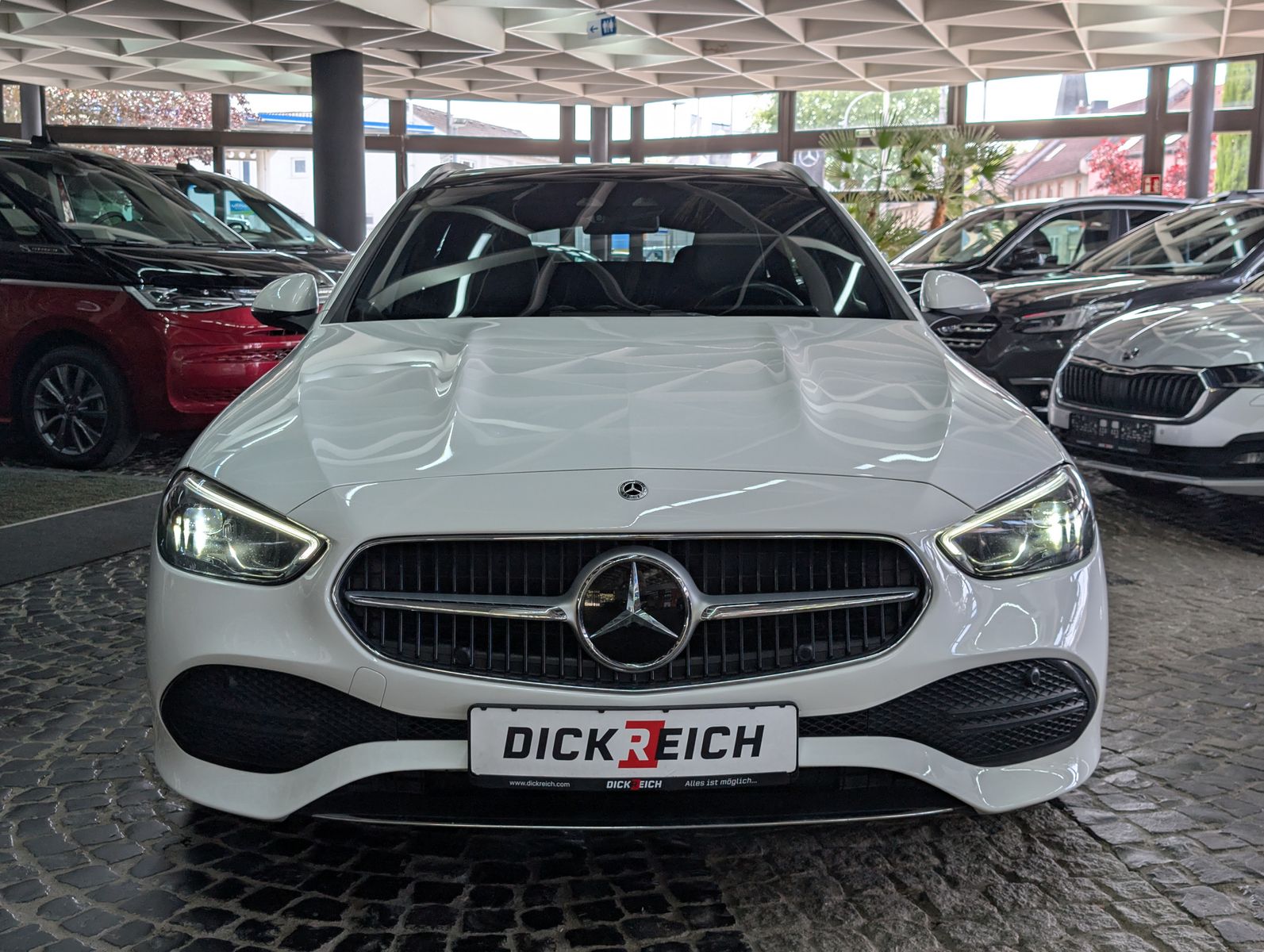 Fahrzeugabbildung Mercedes-Benz C 200 d T Avantgarde AHK PANO MBUX LEDER BURMEST