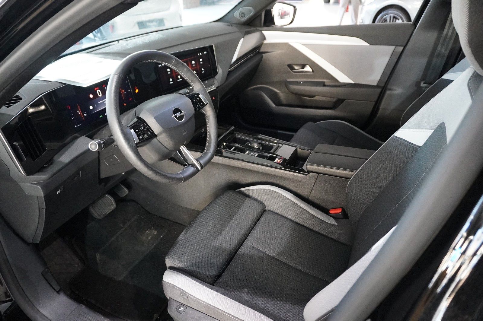 Fahrzeugabbildung Opel Astra L ST 1.2T EDITION AT-8 NAVI/LED/SPORT/DAB+