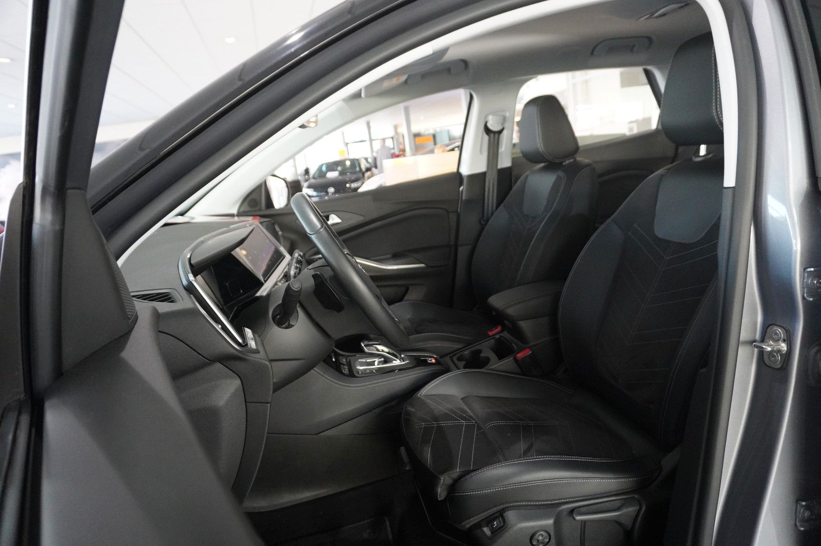 Fahrzeugabbildung Opel Grandland (X) ULTIMATE 4HYBRID NAVI/LED/SPORT/SH